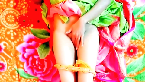 Indian beauty fingered and wiped her pussy on web camera