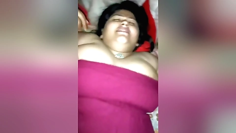 Indian babe with tight pussy gets her cunt penetrated