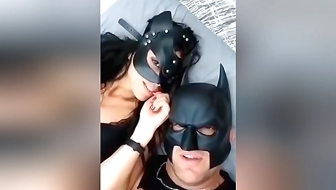 Amateur brunette showing her natural body in the cam