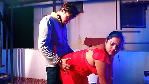 Indian woman has a huge round ass and big juicy pussy