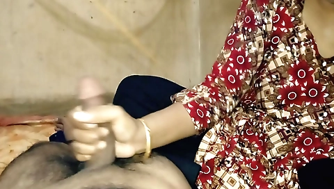 Indian girl loves getting fingered by a guy on camera