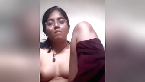 Today Exclusive-cute Desi Chick Strip Her Cloths And Shows Nude Body