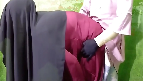 Busty indian MILF takes a break and seduces amateur guy