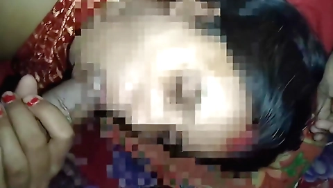 Indian housewife with a sexy face and a nice ass is facial