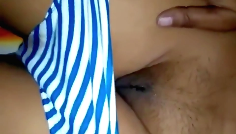 Indian teen girl with small tits is doing something sexy