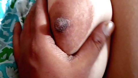 Indian amateur with a round ass gets her tight pussy double penetrated